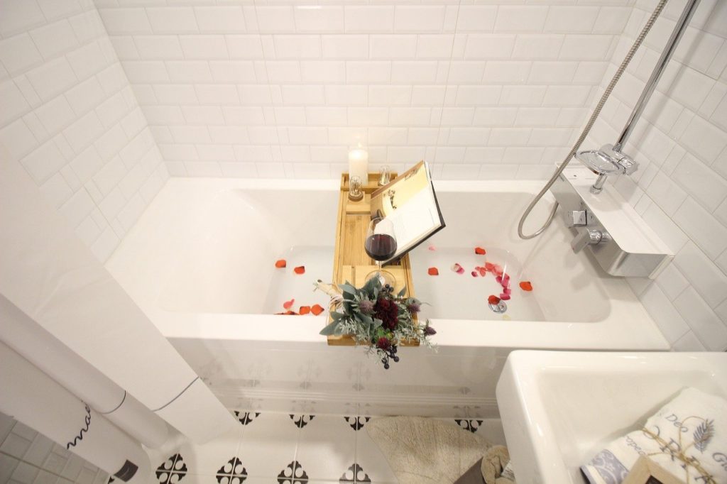 Tub Bathroom Restroom Bath Shower - nolinebrain / Pixabay